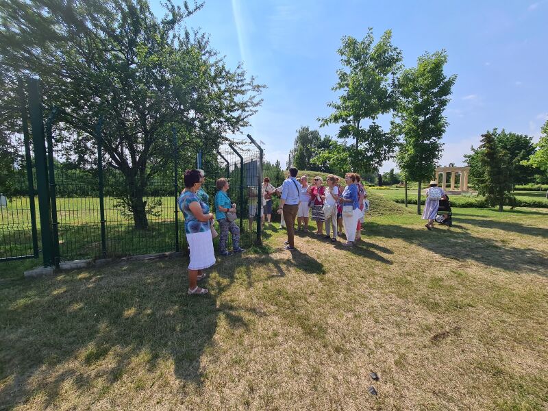 Zdjęcie 1: Przy studni głębinowej w Parku Hestii